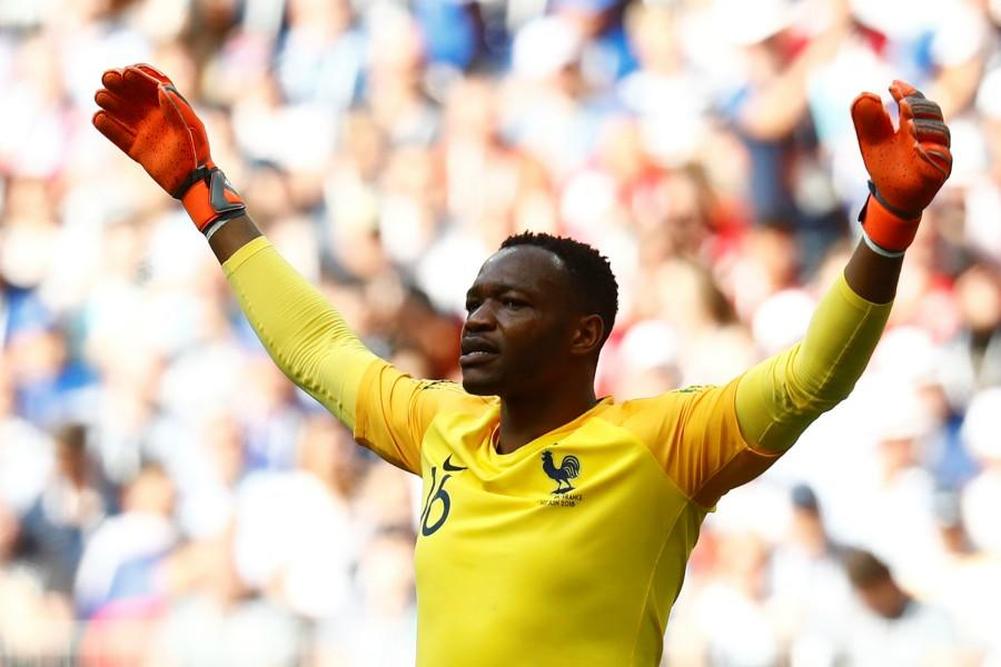 Lloris a laissé sa place à Mandanda