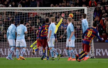 Lionel Messi Scores Absolutely Ridiculous Freekick