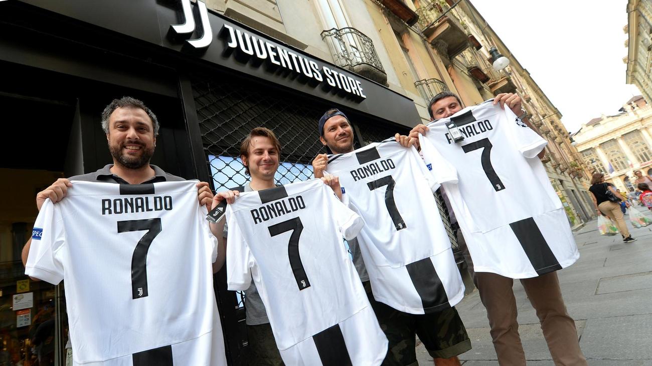 Juventus Enjoy Record Shirt Sales Following Cristano Ronaldos Move