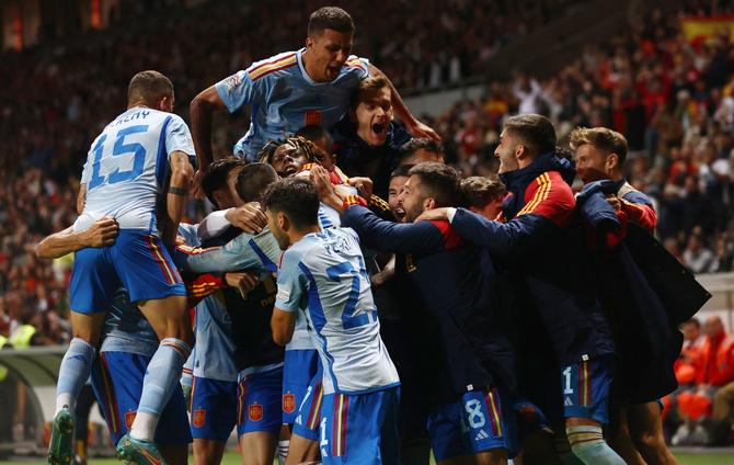 España se incorpora a la Final Four tras la victoria en Portugal (1-0)