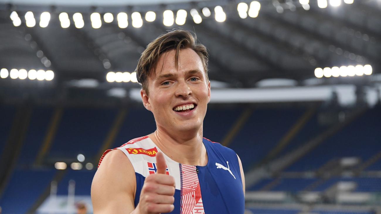 Norway S Karsten Warholm Sets New 400m Hurdles World Record