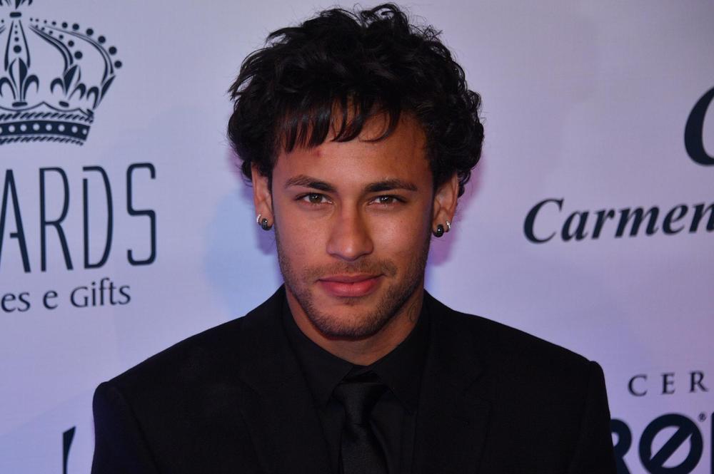 Neymar's odd new hairstyle is not a wig