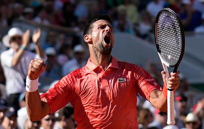 Novak Djokovic celebrates winning the second set